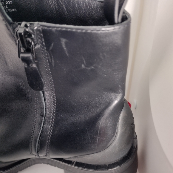 TORY BURCH Expedition Boot LEATHER CHUNKY SQUARE TOE BLACK Rubber Trim Size 8M - Picture 15 of 15